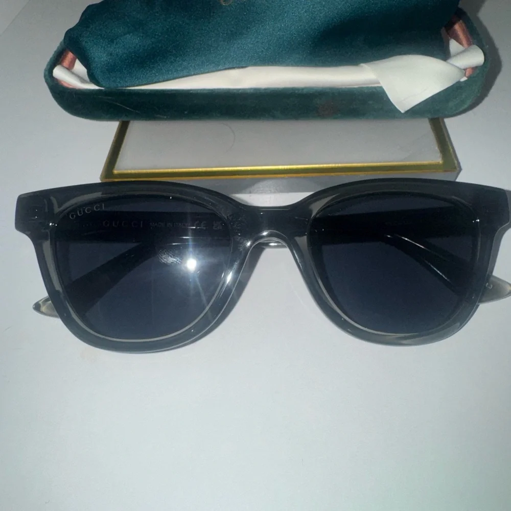 New Gucci Black Sunglasses With Case